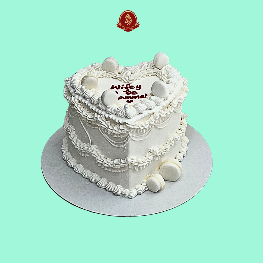 Heart Shaped White Vintage Cake | Abu Dhabi & UAE Delivery