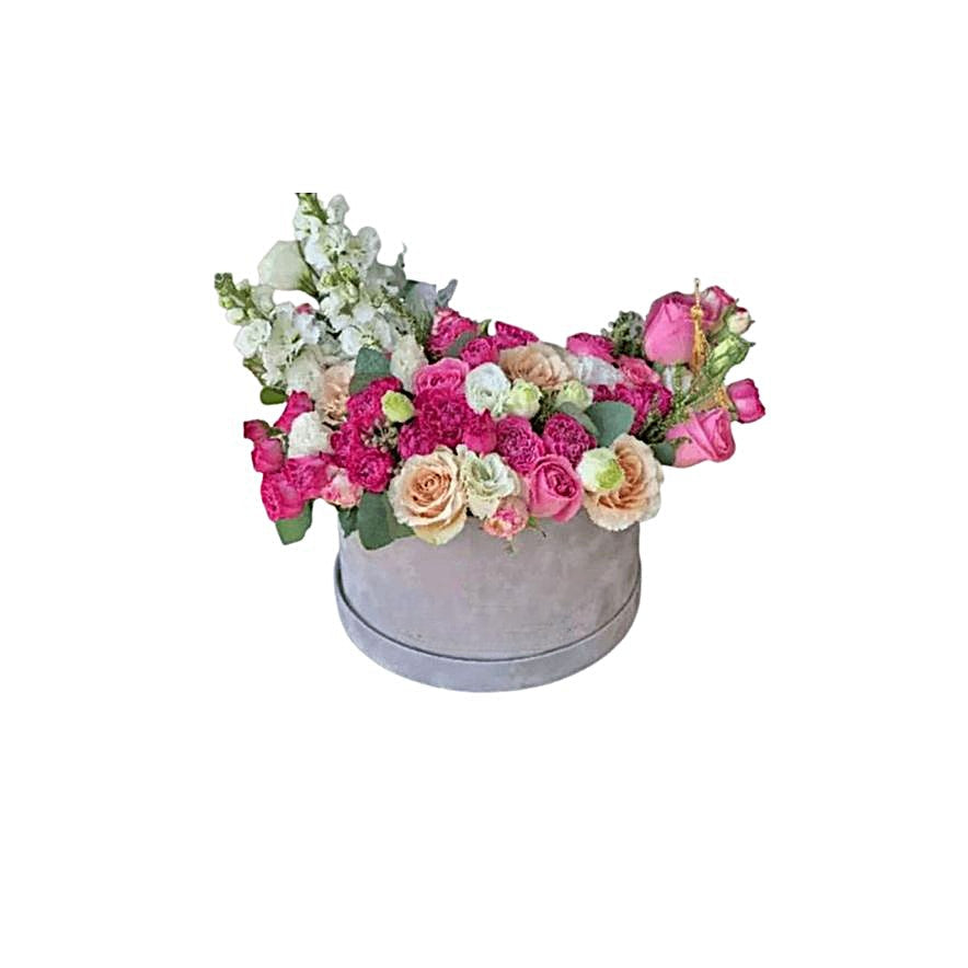 Purple & Peach Graduation Flower Box – Luxury Round Box Floral Gift | Abu Dhabi & UAE Delivery in Abu Dhabi | Graduation Day Flowers Delivery UAE – Legrandeuae
