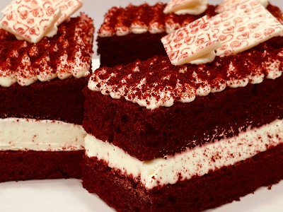 Red Velvet Slice Cake 8 Pieces – Cream Cheese Abu Dhabi