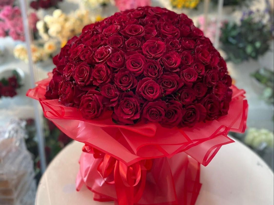 Valentine's Day Flowers VDF 9 in Abu Dhabi | valentines cake and flowers Delivery UAE – Legrandeuae