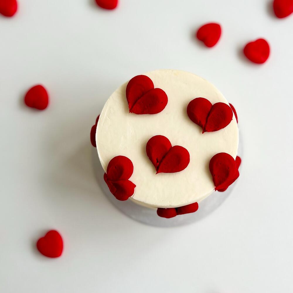 Valentine's Day VD 16 in Abu Dhabi | valentines cake and flowers Delivery UAE – Legrandeuae