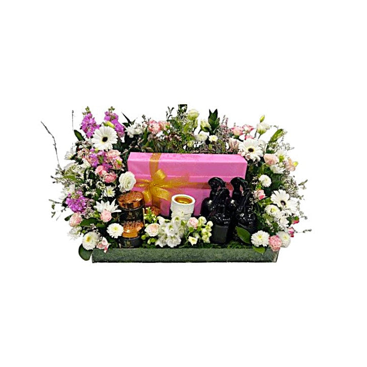 Mothers Day Flower Tray Arranging With Gifts - Abu Dhabi in Abu Dhabi | Mothers Day Bouquet Delivery UAE – Legrandeuae