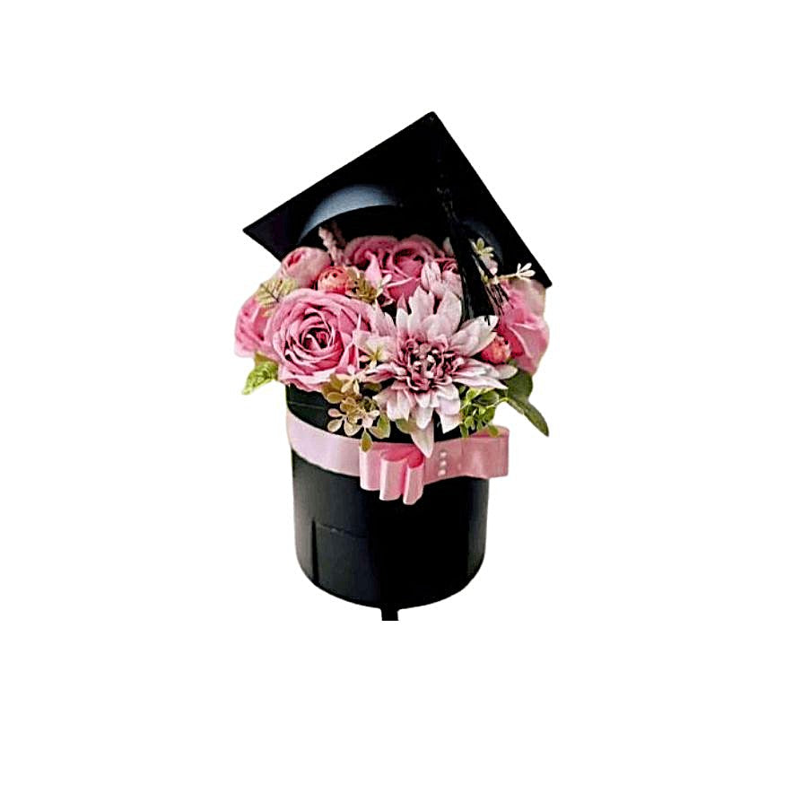 Purple Graduation Flower Box with Hat – Luxury Black Round Box Bouquet | Abu Dhabi & UAE Delivery in Abu Dhabi | Graduation Day Flowers Delivery UAE – Legrandeuae