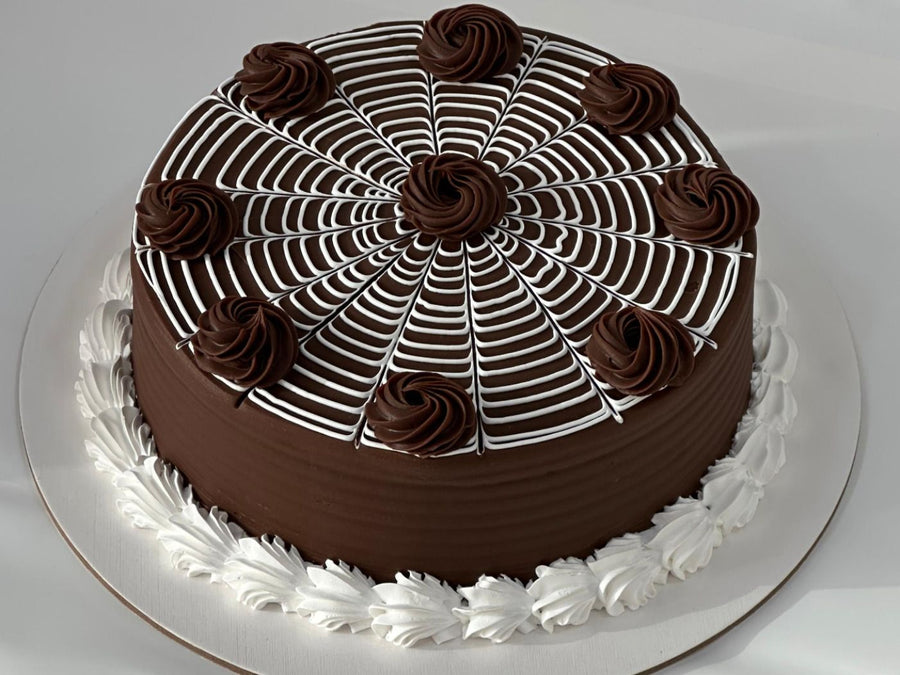 كعكة شوكولاتة الفانيليا بالأبيض والأسود